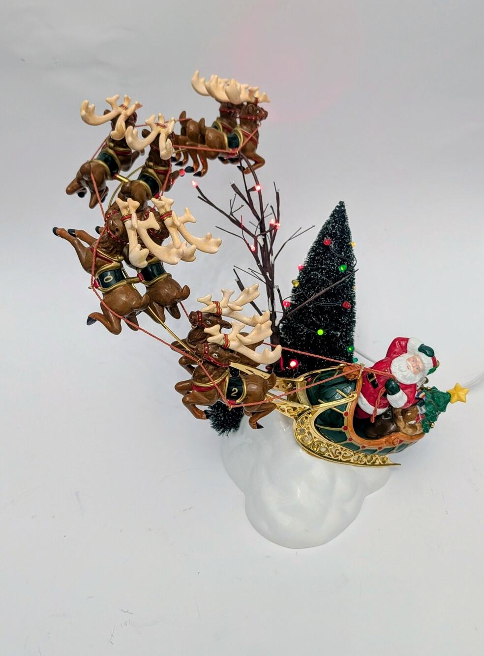 Santa Comes to Town 2002 55127 Dept 56 Original Snow Village Lights Blink